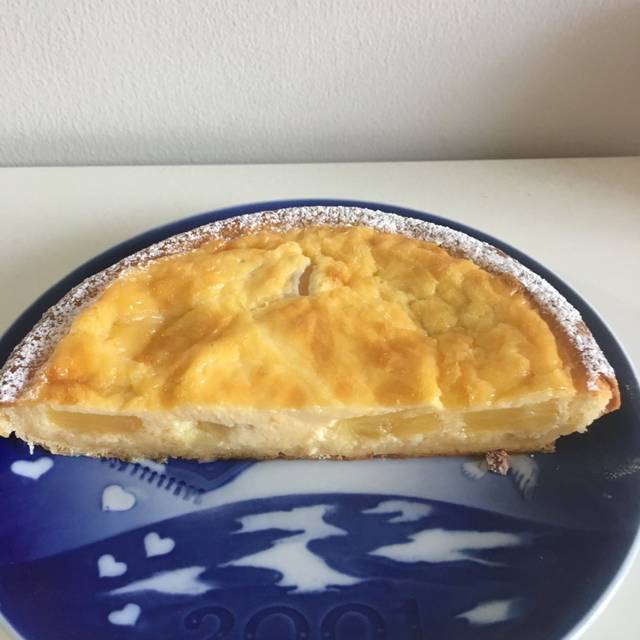 大人気のケーキ屋さんトシ・ヨロイヅカ(Toshi Yoroizuka)でダントツにコスパが良いのがタルトシュクル、なんと1ホールで1000円