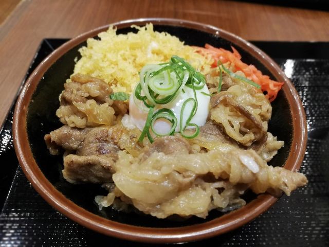 丸亀製麺期間限定メニュー「牛丼」はすき家・吉野家・松屋よりおいしい！