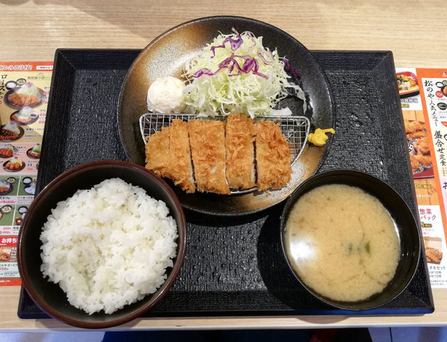 松乃屋（松のや）の朝食メニューその1：得朝ロースかつ定食70g