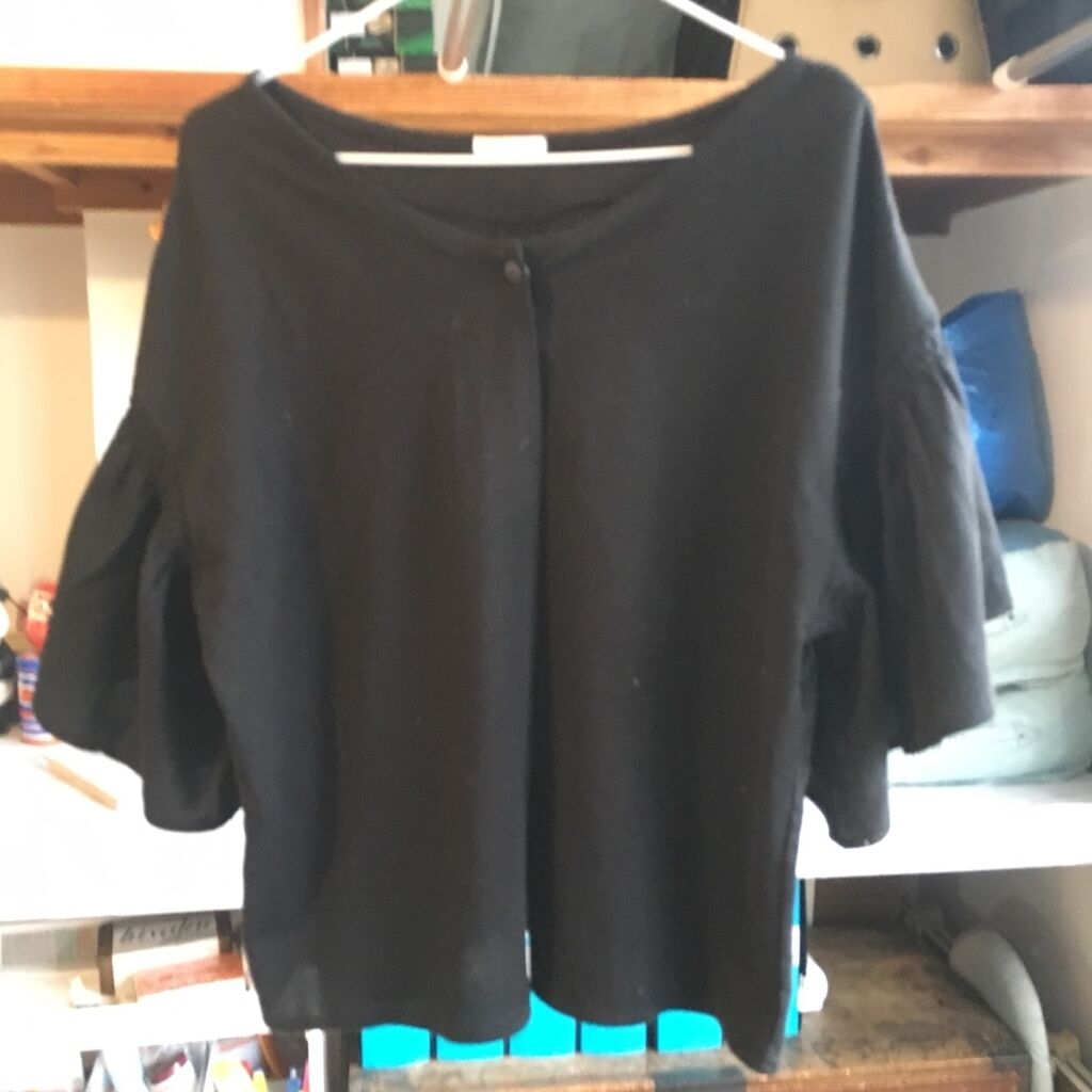 カットソーをカーディガンに!針も糸も使わない超簡単リメイク方法教えます