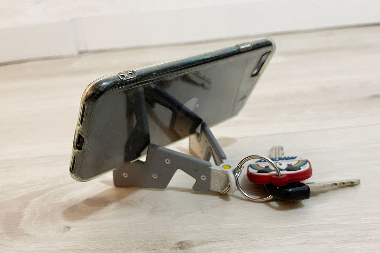 Ikeaで99円 もう手放せない 便利すぎるキーホルダーがスマホ タブレットスタンドに変身 ていない ていねいじゃない暮らしのブログ Powered By ライブドアブログ