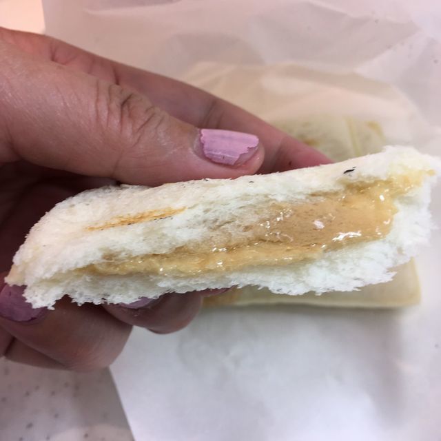 「ランチパックSHOP 池袋店」でヤマザキランチパック「ピーナッツ」をトーストして食べてみた