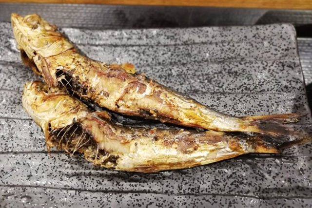 しんぱち食堂朝定食「いわし定食」｜炭火焼で香ばしい大ぶり鰯が2匹