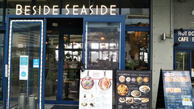 子犬のはるちゃん｜生まれてはじめてオープンカフェへ