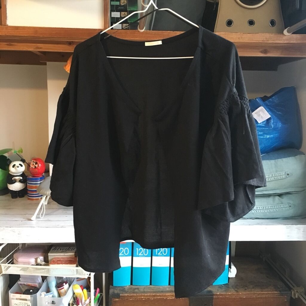 カットソーをカーディガンに!針も糸も使わない超簡単リメイク方法教えます