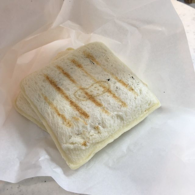 「ランチパックSHOP 池袋店」でヤマザキランチパック「ピーナッツ」をトーストして食べてみた