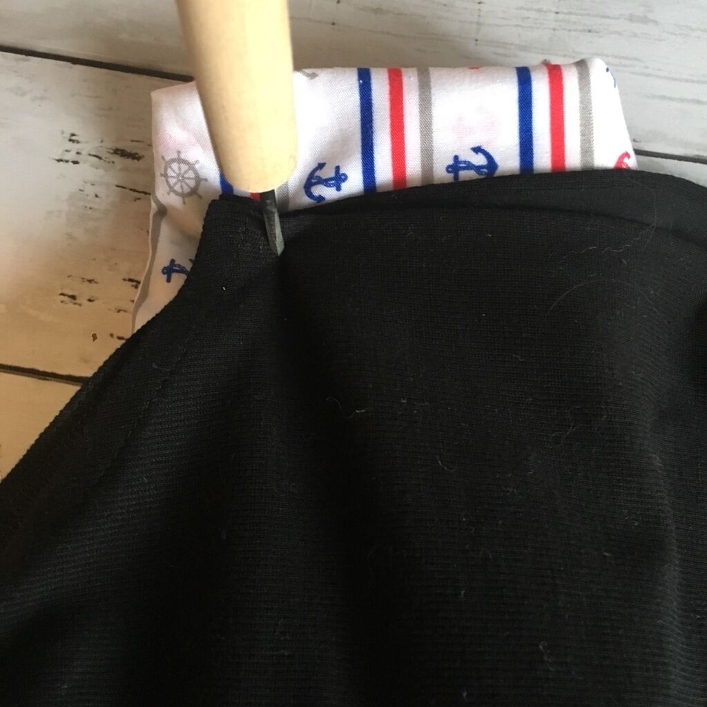 カットソーをカーディガンに!針も糸も使わない超簡単リメイク方法教えます