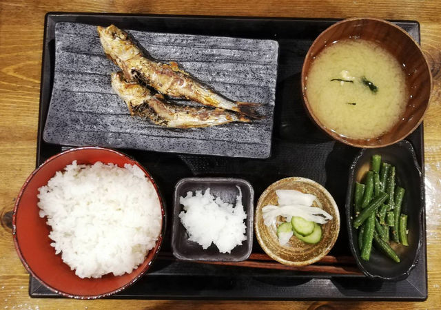 しんぱち食堂の朝定食｜朝食メニュー4種オール400円と小鉢一覧