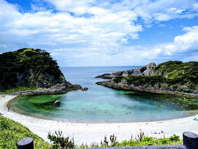 泊海岸　新島と式根島（新島村）は観光と漁業の島 