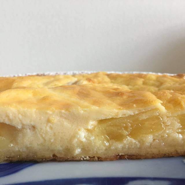 大人気のケーキ屋さんトシ・ヨロイヅカ(Toshi Yoroizuka)でダントツにコスパが良いのがタルトシュクル、なんと1ホールで1000円