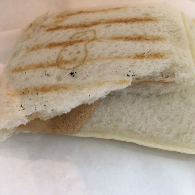 「ランチパックSHOP 池袋店」でヤマザキランチパック「ピーナッツ」をトーストして食べてみた