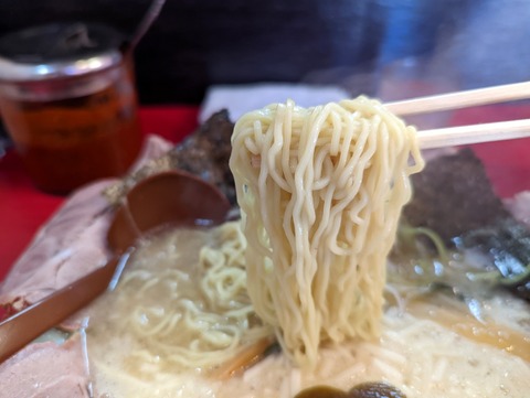 壱発ラーメン　麺