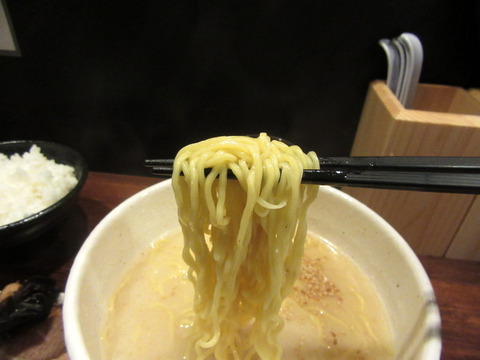 らーめん くまくら 麺