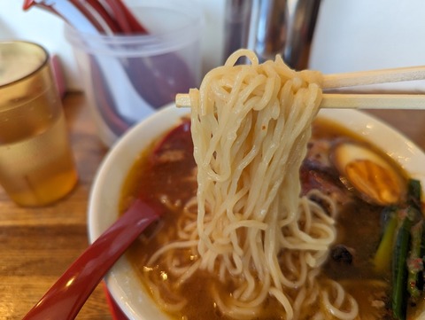 焼豚ラーメン三條 麺