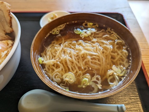 中華　初ね　半ラーメン