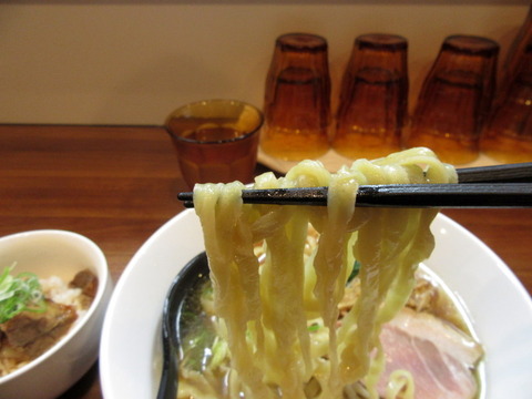 純手打ち だるま 麺