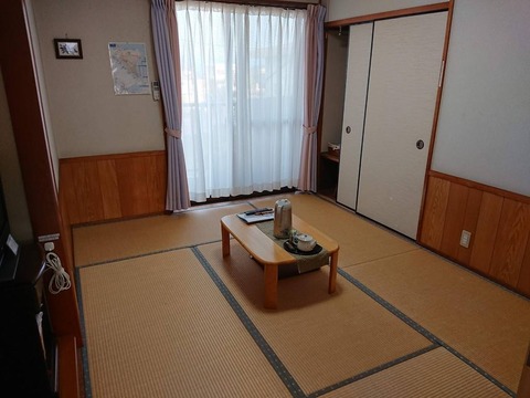 民宿たかよし 部屋入口から