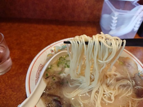 ラーメン育元 麺