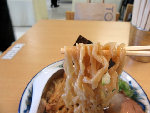 ケンチャンラーメン　麺