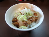 麺彩房　肉飯