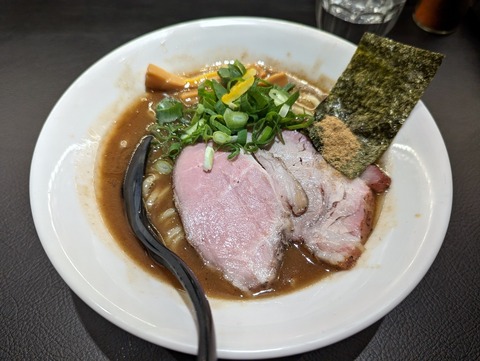百合の咲く場所 豚骨魚介蕎麦