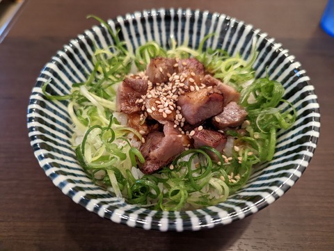 麟子鳳雛　ネギ肉丼