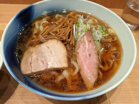 ラーメンウォーカーキッチン 麺や七彩 醤油ラーメン