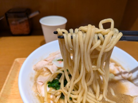 マッスルラーメン 麺