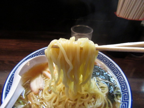 醤油ラーメン柴 麺