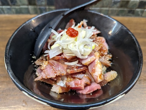 麺屋みつばクローバー ローストポーク丼