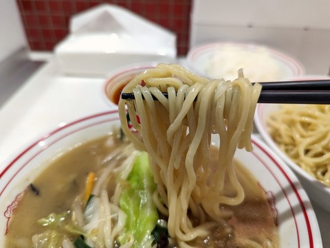 蒙古タンメン中本 麺