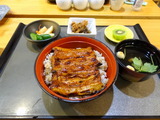 うおとよ　うな丼中