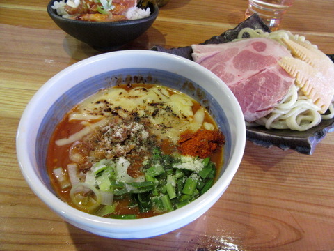 雀尊　焦がしチーズのトマトタンタンつけ麺