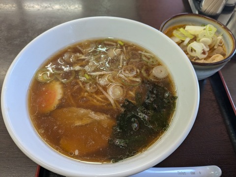 日の出食堂 半ラーメン
