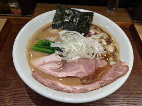 さか田　濃厚焼きあご煮干しラーメン