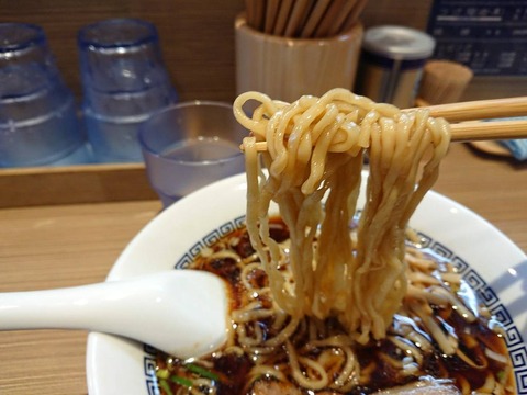 六感堂 縮れ麺