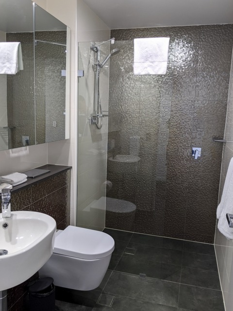 Meriton suites シャワールーム