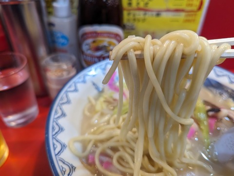 思案橋ラーメン　麺