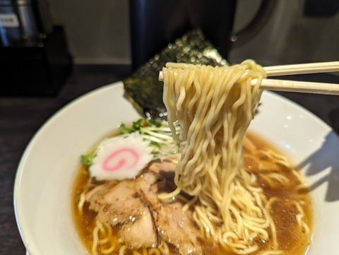 拉麺名もなき店　麺