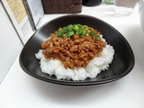 金時　ピリ辛挽肉ご飯