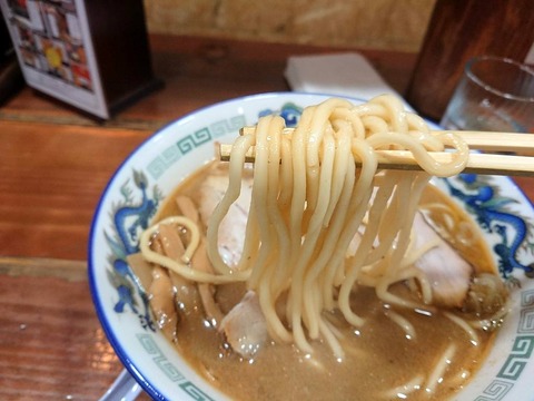 長尾中華そば　麺