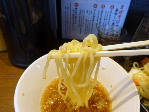 元祖神戸肉そば 灘八 麺
