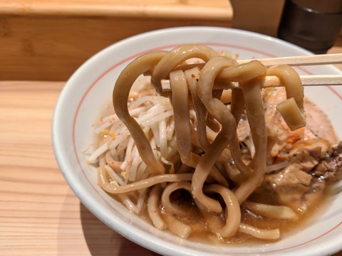 眞久中　極太麺