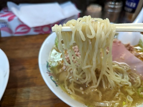 会飯よこ多 麺