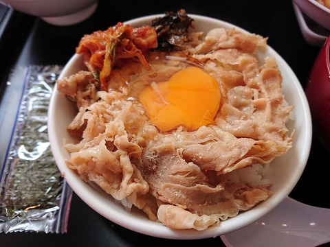 製麺屋慶史　肉玉キムチ丼