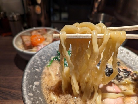 背油中華そば福鳳 麺