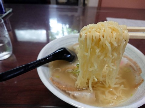 極塩ラーメン鬼生田 麺