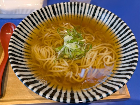 となり (4)