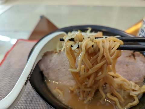 無鉄砲　豚そば　麺