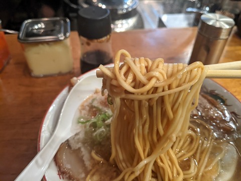 渡なべ 麺2